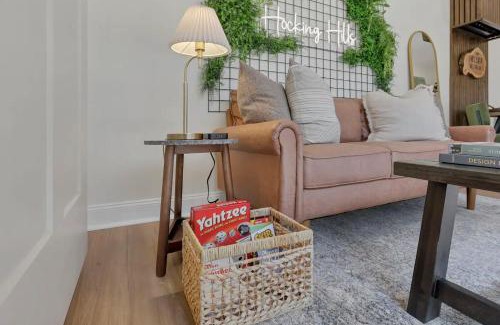 Logan Apartment | The Hillside Retreat - Cozy container home with Hot tub and Fire pit