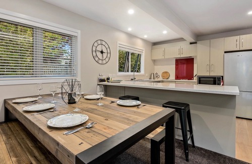 Arrowtown Cottage | The Hillvue with Spa - Arrowtown Holiday Home