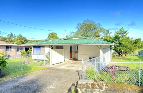 Hilo House | THE HILO HOMEBASE - Charming 3 Bedroom Hilo Home, with AC!