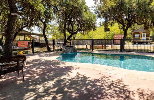 Leakey Hotel | The Historic Leakey Inn