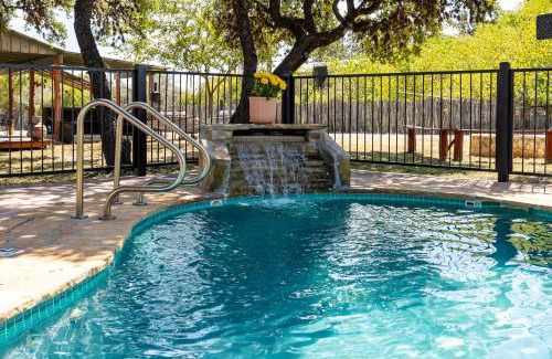 Leakey Hotel | The Historic Leakey Inn