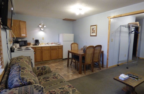 Crawford Hotel | The Hitching Post Hotel and Farm Store