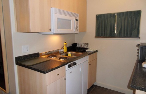 Mount Currie Hotel | The Hitching Post Motel