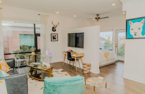 River District Hotel | The Hive 202 King With Balcony