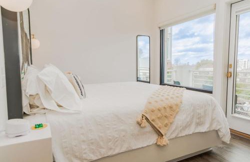 River District Hotel | The Hive 202 King With Balcony