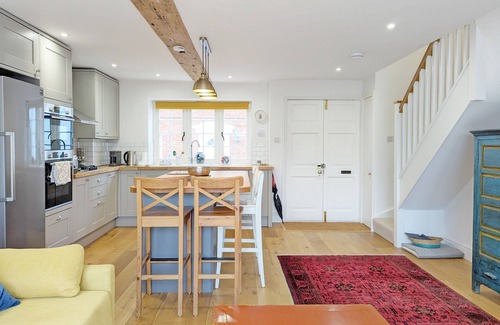 Emsworth Cottage | The Hive - a cottage that sleeps 4 guests in 2 bedrooms