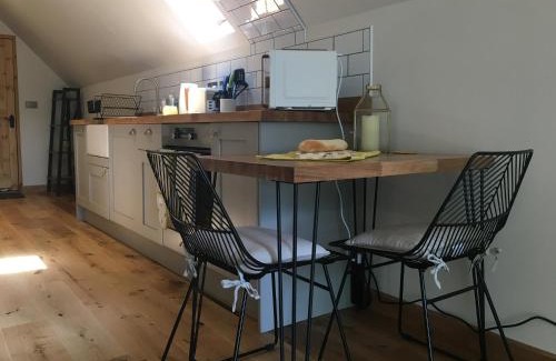 Cratfield Apartment | The Hive - beautiful studio with amazing hot tub