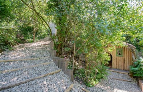 Edenfield Cabin | The Hobbit House