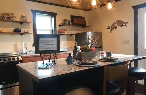 Elk Creek House | The HOLD-Up Hide Away Pet Friendly