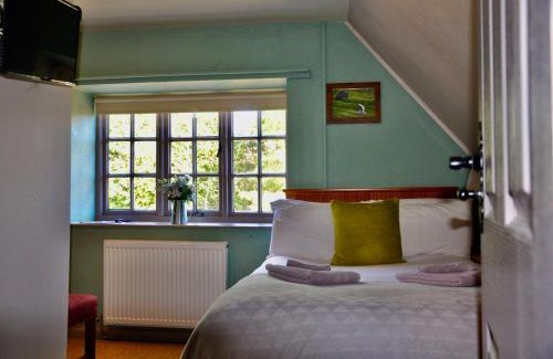 Southam Bed & Breakfast | The Hollybush Inn and B&B