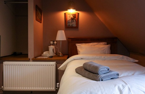 Southam Bed & Breakfast | The Hollybush Inn