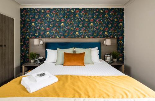 Steeple Aston Hotel | The Holt Hotel