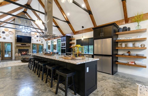 Broken Bow Cabin | The Honey Bear-Cozy Cabin in the Heart of Hochatown-Sleeps 12