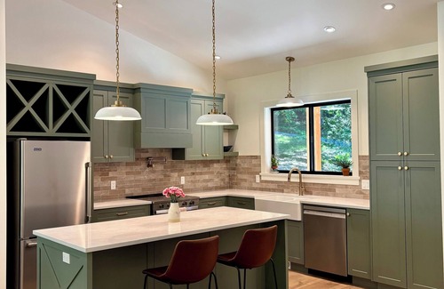 Shawnigan Lake Cottage | The Honeybee Cottage