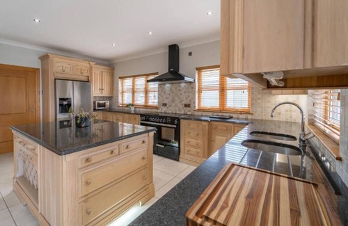 Bathgate House | The Hoose at The Vu