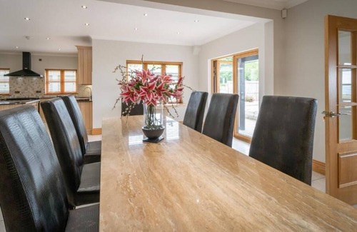 Bathgate House | The Hoose at The Vu