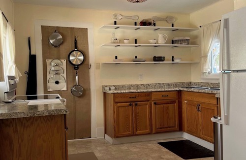 Mesopotamia Apartment | The Horse & Harness BnB-Your cozy escape awaits!