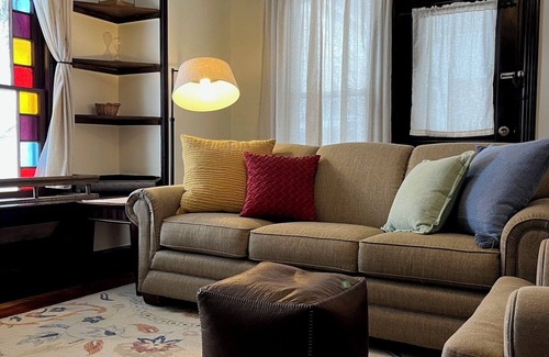 Mesopotamia Apartment | The Horse & Harness BnB-Your cozy escape awaits!