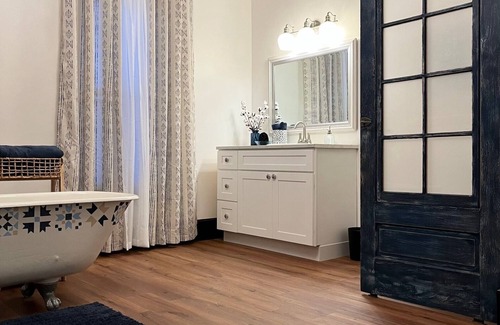 Mesopotamia Apartment | The Horse & Harness BnB-Your cozy escape awaits!