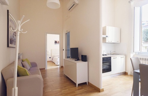 Vomero Apartment | THE House: New, Central, Near Metro. Strategic Place to Visit Naples!