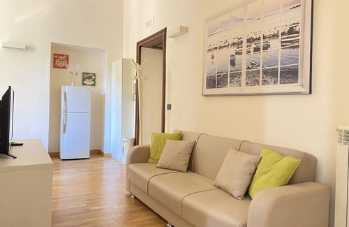 Vomero Apartment | THE House: New, Central, Near Metro. Strategic Place to Visit Naples!