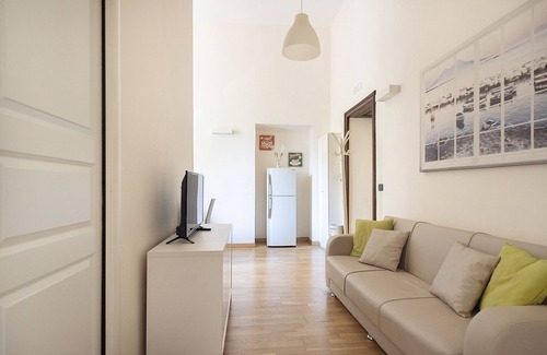 Vomero Apartment | THE House: New, Central, Near Metro. Strategic Place to Visit Naples!