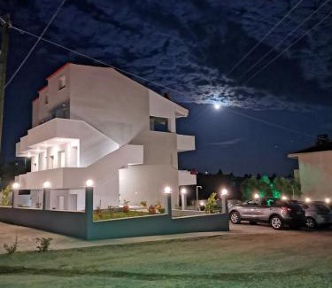 Gerakini Apartment | The House Of The Roses