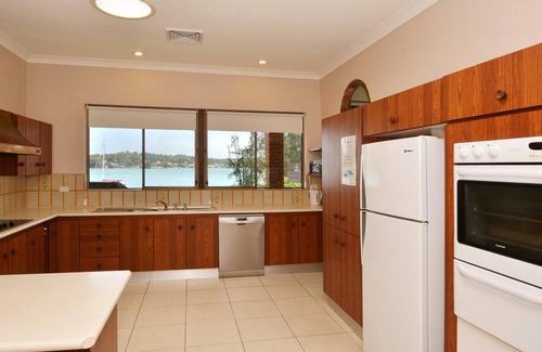 Fishing Point House | The House on the Lake @ Fishing Point, Lake Macquarie - honestly put the line in and catch fish