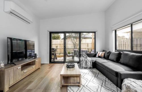 Inverloch House | The house with the orange door Inverloch
