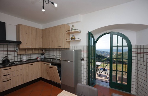 Leivi Apartment | The House with the Porch- between Portofino and the 5 Terre