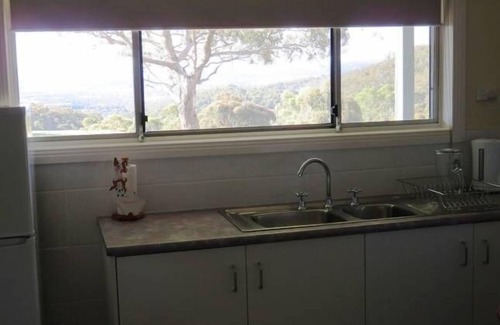 Oberon Council House | 'The Hut' a Rural Getaway With Views to Die For.