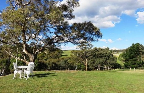 Oberon Council House | 'The Hut' a Rural Getaway With Views to Die For.