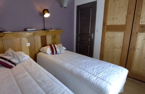 Le Massegros Ski Chalet | The hut at the bottom of the garden