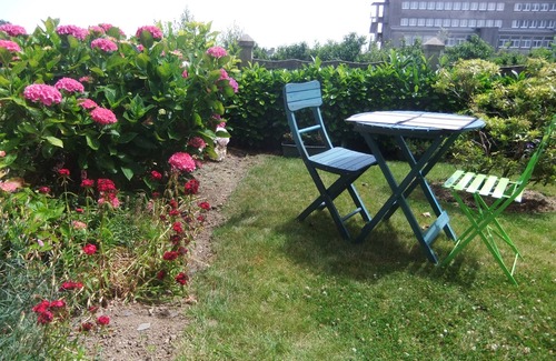 Lesneven Apartment | The hydrangea house