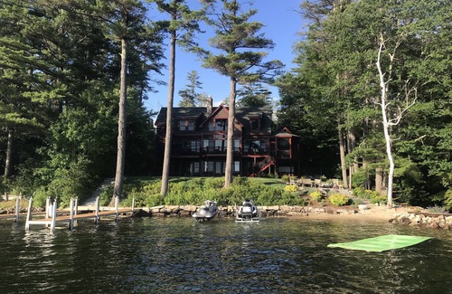 Meredith House | The Ideal Winnipesaukee Lakefront Retreat Right In Meredith Bay