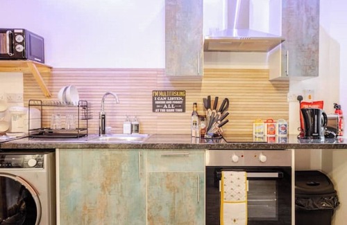 Leeds Apartment | The industrial studio near headingley stadium