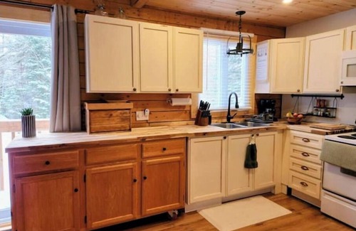 Notre-Dame-Des-Bois Ski Chalet | The institute of cabanology