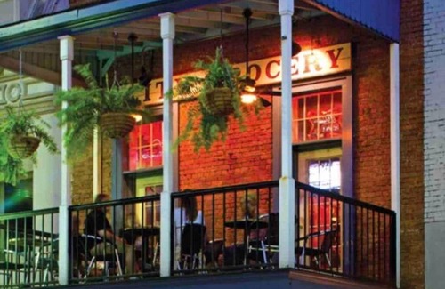 Oxford House | The Ira, 2 miles from the Square and Campus!