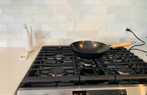 East Shore Cottage | The Island Sound: Ocean View Cottage near Yale, Beach, Downtown, Hikes