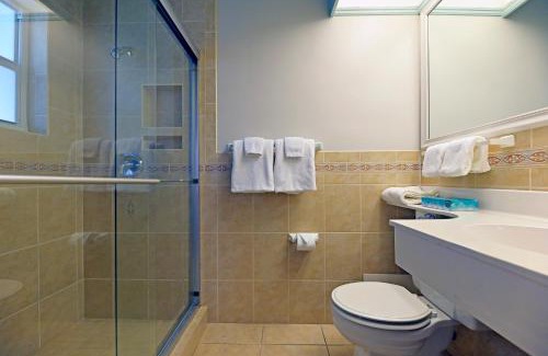 Central Beach Hotel | The Islander Inn