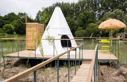 Festubert Cabin | The islet The pond of a break unusual nights