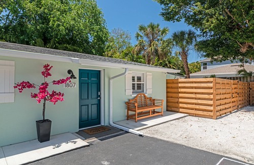 South Sarasota House | The Ivanhoe Hideaway