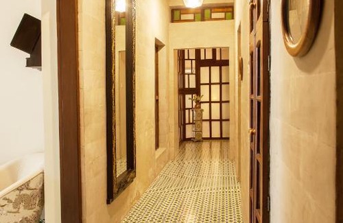 Ballygunge Bed & Breakfast | The Ivy House