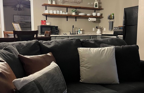 St. James House | The James Stay on Historic Route 66, minutes away from Wineries & Restaurants