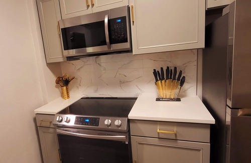 East of Broadway Apartment | The Jasmine On Main