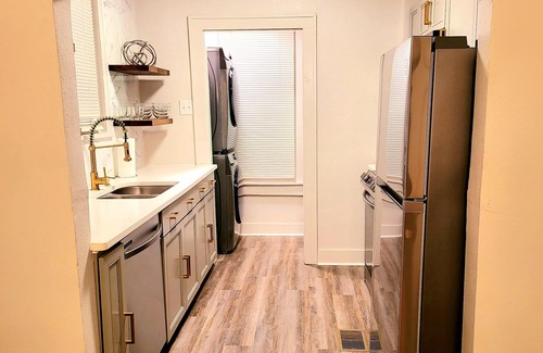 East of Broadway Apartment | The Jasmine On Main