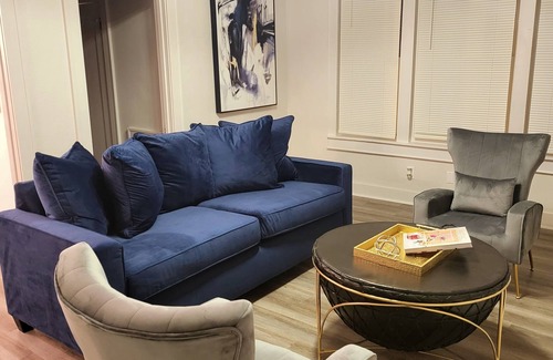 East of Broadway Apartment | The Jasmine On Main