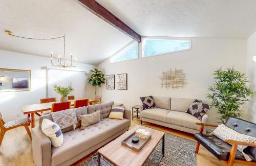 Simonton Lake House | The Jewel of Elkhart, Lower Unit