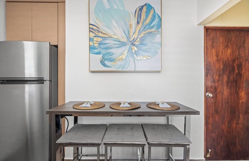 Levittown Apartment | The Jewel of Levittown: Charming 2-bedroom apartment with WiFi, AC in Toa Baja