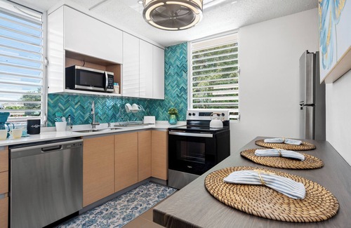 Levittown Apartment | The Jewel of Levittown: Charming 2-bedroom apartment with WiFi, AC in Toa Baja